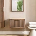 Wandhängendes Badezimmermöbel 70 cm aus dunkler Eiche mit eine Schublade und beige Kalksteinwaschtisch