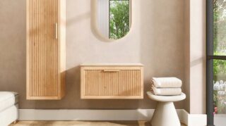 Wandhängendes Badezimmermöbel 80 cm aus Natureiche mit eine Schublade und beige Kalksteinwaschtisch
