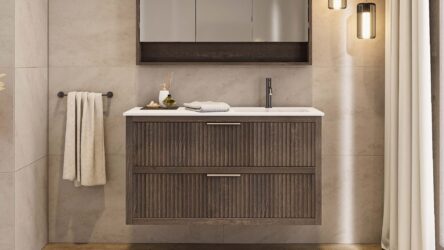 Das Rosenfeld Badmöbel 120 in Eiche dunkel strahlt Luxus und Ruhe aus. Gefertigt aus massivem Eichenholz mit Rillenfront, zwei hochwertigen Softclose-Schubladen und einem matten weißen Mineralwerkstoff- mit Überlauf. Das Waschbecken ist wahlweise mit oder