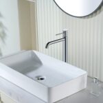 Moderne erhöhte Waschtischarmatur in Chrom, ideal für Badmöbel mit Aufsatzwaschbecken. Mit 5 Jahren Garantie und in 6 Farben erhältlich. Charakteristisch für die Toscana Serie ist das gedrehte Relief an der Bedienung: ein dezentes Muster, das zusätzlichen