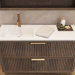 Das Rosenfeld Badmöbel 120 in Eiche dunkel strahlt Luxus und Ruhe aus. Gefertigt aus massivem Eichenholz mit Rillenfront, zwei hochwertigen Softclose-Schubladen und einem matten weißen Mineralwerkstoff- mit Überlauf. Das Waschbecken ist wahlweise mit oder