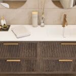 Das Rosenfeld Badmöbel 160 in Eiche dunkel strahlt Luxus und Ruhe aus. Gefertigt aus massivem Eichenholz mit Rillenfront, vier hochwertigen Softclose-Schubladen und einem matten weißen Mineralwerkstoff- mit Überlauf. Das Waschbecken ist wahlweise mit oder