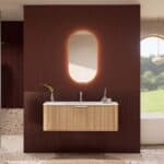 Rundes hängendes Badezimmermöbel 120 cm aus Natureiche mit Riffelfront und mattweißem Solid-Surface-Waschtisch