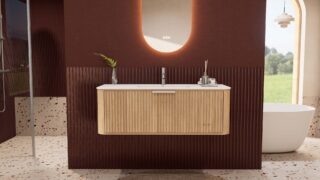 Rundes hängendes Badezimmermöbel 120 cm aus Natureiche mit Riffelfront und mattweißem Solid-Surface-Waschtisch