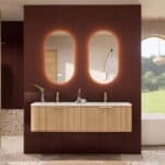 Rundes hängendes Badezimmermöbel 160 cm aus Natureiche mit Riffelfront und mattweißem Solid-Surface-Doppelwaschtisch