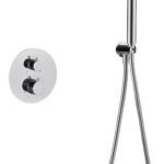 Modernes thermostatisches Unterputz-Duschsystem in Chrom mit Kopfbrause Ø25 cm und separatem Handbrausenset. Ausgeführt mit Wandanschluss. Erhältlich in 6 Farben und mit 5 Jahren Garantie. Charakteristisch für die Toscana Serie ist das gedrehte Relief an