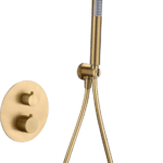 Thermostatisches Unterputz-Duschsystem in gebürstetem Gold mit PVD-Beschichtung, Kopfbrause Ø25 cm und separatem Handbrausenset. Für Deckenmontage ausgeführt. Erhältlich in 6 Farben und mit 5 Jahren Garantie. Charakteristisch für die Toscana Serie ist das