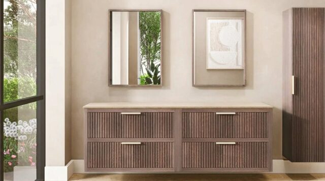 Wandhängendes Badezimmermöbel 200 cm aus dunkler Eiche mit zwei Schubladen und beige Kalksteinwaschtisch