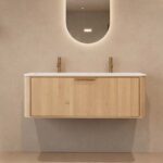 Rundes hängendes Badmöbel 120 cm aus Natureiche mit Glattfront und mattweißem Solid-Surface-Doppelwaschtisch