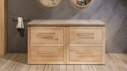 Landhaus-Badezimmermöbel 802 cm aus Massiveiche mit beigem Betonwaschtisch und doppeltem Becken