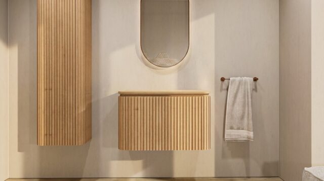 Rundes wandhängendes Badezimmermöbel 80 cm aus Natureiche mit Riffelfront und Eichenholzplatte