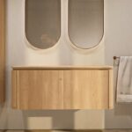 Rundes wandhängendes Badmöbel 120 cm aus Natureiche mit glatte Front und Eichenholzplatte mit zwei Waschbecken