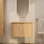 Rundes wandhängendes Badezimmermöbel 80 cm aus Natureiche mit glatte Front und Eichenholzplatte