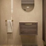 Wandhängendes Badezimmermöbel 60 cm aus Natureiche mit eine Schublade und beige Kalksteinwaschtisch (Premium)