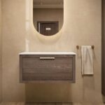 Wandhängendes Badezimmermöbel 80 cm aus Natureiche mit eine Schublade und weißes Solid-Surface-Aufsatzbecken