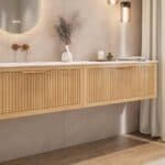 Wandhängendes Badezimmermöbel 140 cm aus Natureiche mit eine Schublade und mattweißer Mineralguss-Waschtisch (stilvoll)