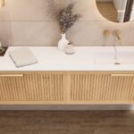 Wandhängendes Badezimmermöbel 140 cm aus Natureiche mit zwei Schubladen und mattweißer Mineralguss-Waschtisch (stilvoll)
