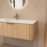 Rundes hängendes Badezimmermöbel 120 cm aus Natureiche mit Glattfront und mattweißem Solid-Surface-Waschtisch