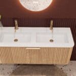 Rundes hängendes Badmöbel 120 cm aus Natureiche mit Riffelfront und mattweißem Solid-Surface-Doppelwaschtisch