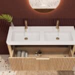 Rundes hängendes Badmöbel 120 cm aus Natureiche mit Riffelfront und mattweißem Solid-Surface-Doppelwaschtisch
