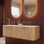 Rundes hängendes Badezimmermöbel 140 cm aus Natureiche mit Riffelfront und mattweißem Solid-Surface-Doppelwaschtisch