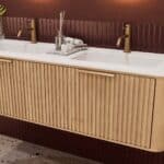 Rundes hängendes Badezimmermöbel 140 cm aus Natureiche mit Riffelfront und mattweißem Solid-Surface-Doppelwaschtisch