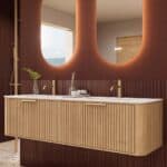Rundes hängendes Badezimmermöbel 160 cm aus Natureiche mit Riffelfront und mattweißem Solid-Surface-Doppelwaschtisch
