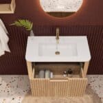 Rundes hängendes Badezimmermöbel 80 cm aus Natureiche mit Riffelfront und mattweißem Solid-Surface-Waschtisch