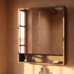 Spiegelschrank mit Regal, ausgestattet mit 2 Glasböden aus massiver, dunkler Eiche 80 cm.