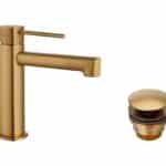 Waschtischarmatur niedrig in Gebürstetem Gold, als Komplettset inklusive passendem Click-Clack-Verschluss. Der Click-Clack-Verschluss lässt sich durch Drücken einfach öffnen und schließen. Teil der Genève Serie, handwerklich aus einem Stück massivem Messi