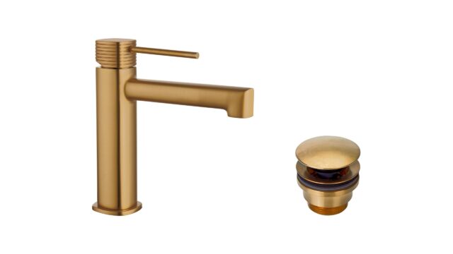 Waschtischarmatur niedrig in Gebürstetem Gold, als Komplettset inklusive passendem Click-Clack-Verschluss. Der Click-Clack-Verschluss lässt sich durch Drücken einfach öffnen und schließen. Teil der Genève Serie, handwerklich aus einem Stück massivem Messi