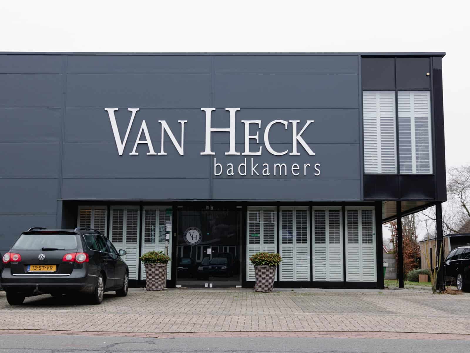 Das Gebäude von Van Heck Badezimmer an der Ambachtstraat in Borne