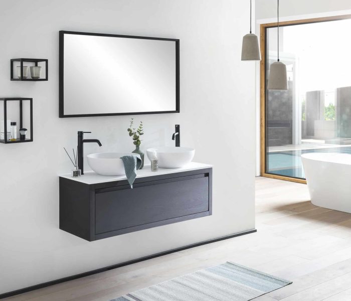 Hochwertiges Badmöbelset mit einer modernen Aufsatz-Waschbecken, kombiniert Ästhetik und Funktionalität für das zeitgenössische Badezimmer.